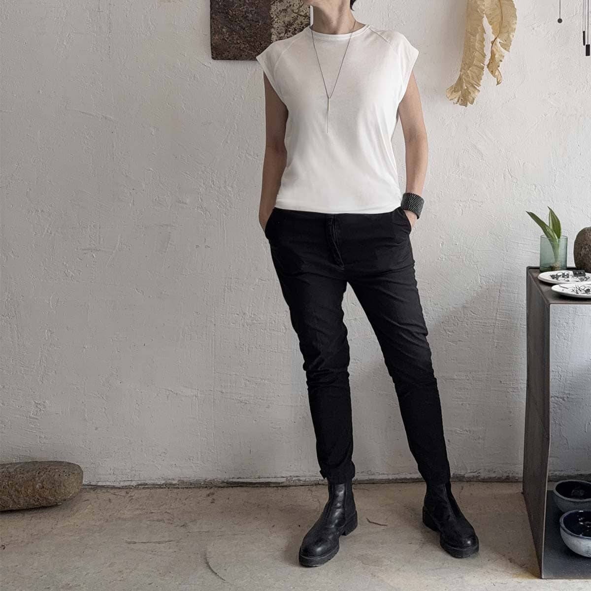 White Be top / חולצת בי לבנה - studio oh design