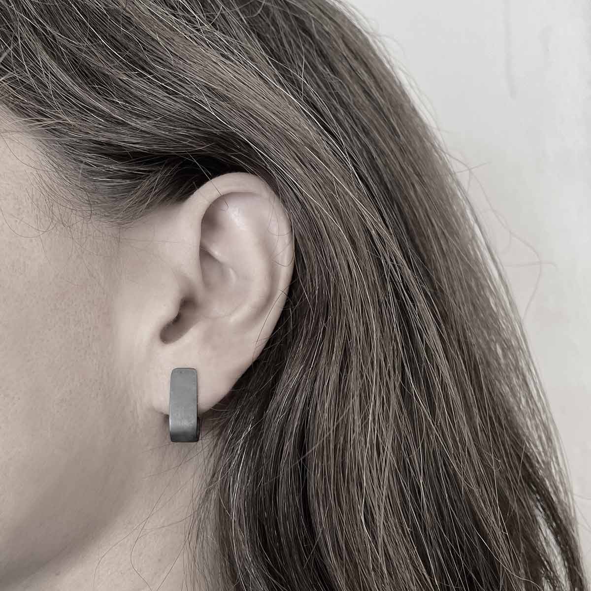 Medium wide J earrings / רחבים J עגילי - studio oh design