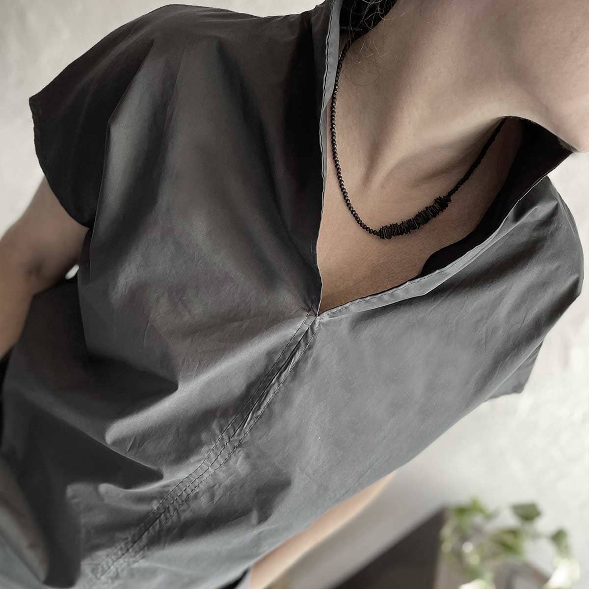 black Q TOP S / חולצת קיו - שחורה קצרה - studio oh design