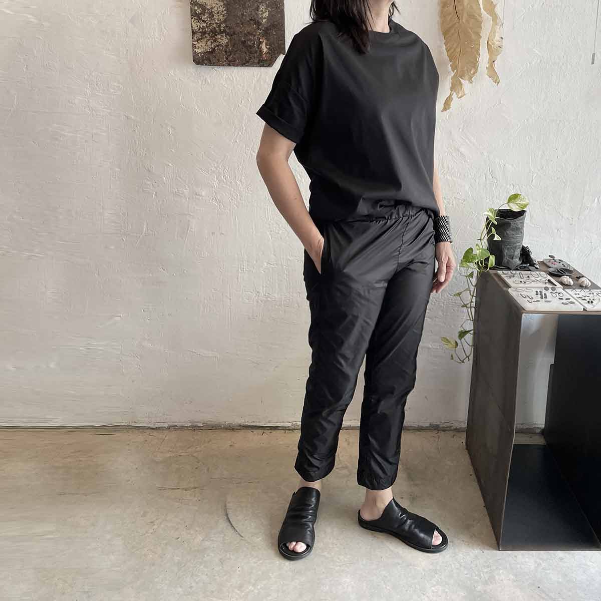 black soka top / חולצת סוקה קצרה בצבע שחור - studio oh design