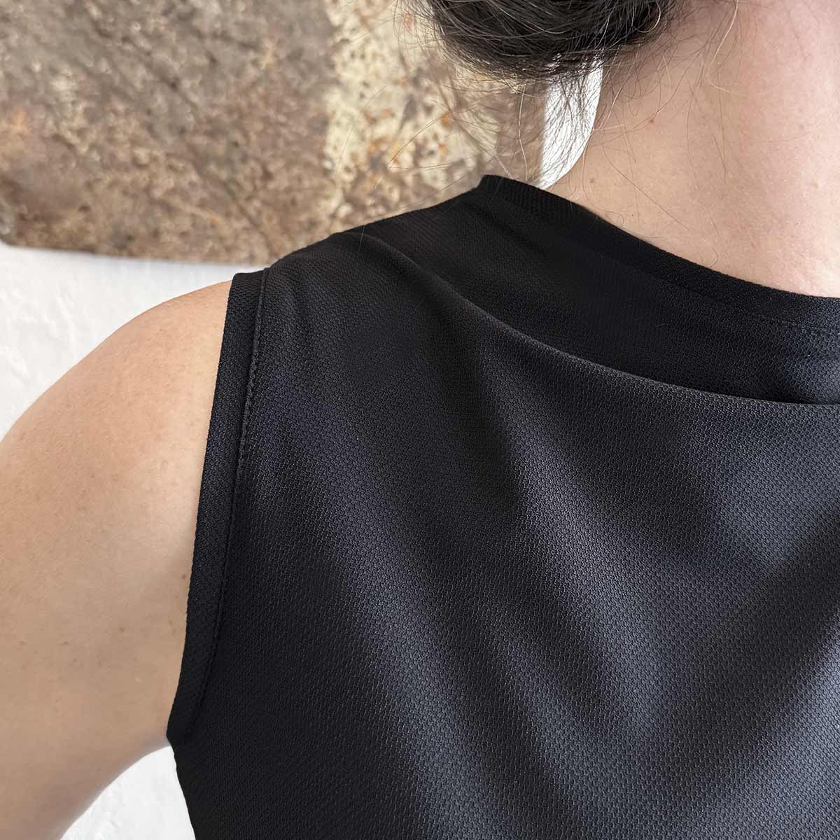 black holy top / חולצת הולי שחורה - studio oh design