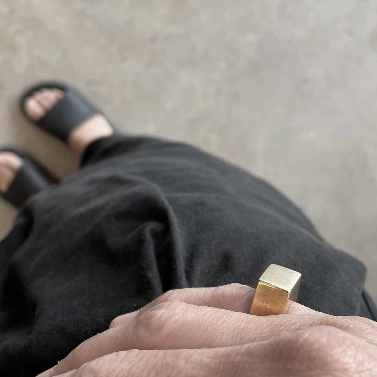 PINKY SEAL RING / טבעת חותם לזרת - studio oh design