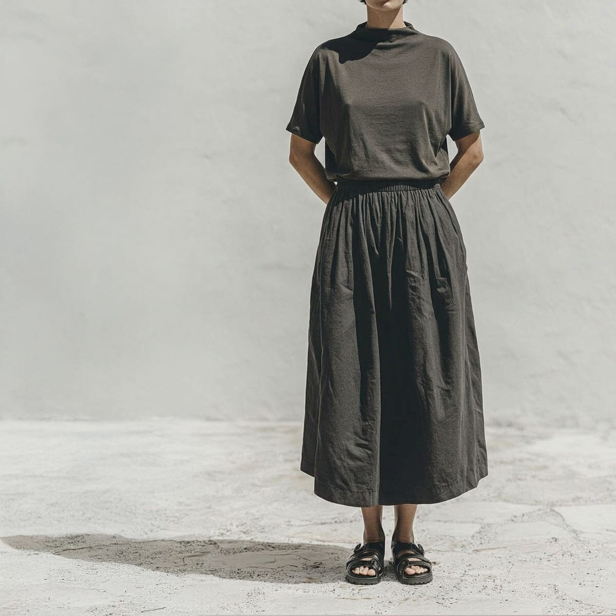 warm charcoal poly top / OS חולצת פולי קצרה פחם חם - studio oh design
