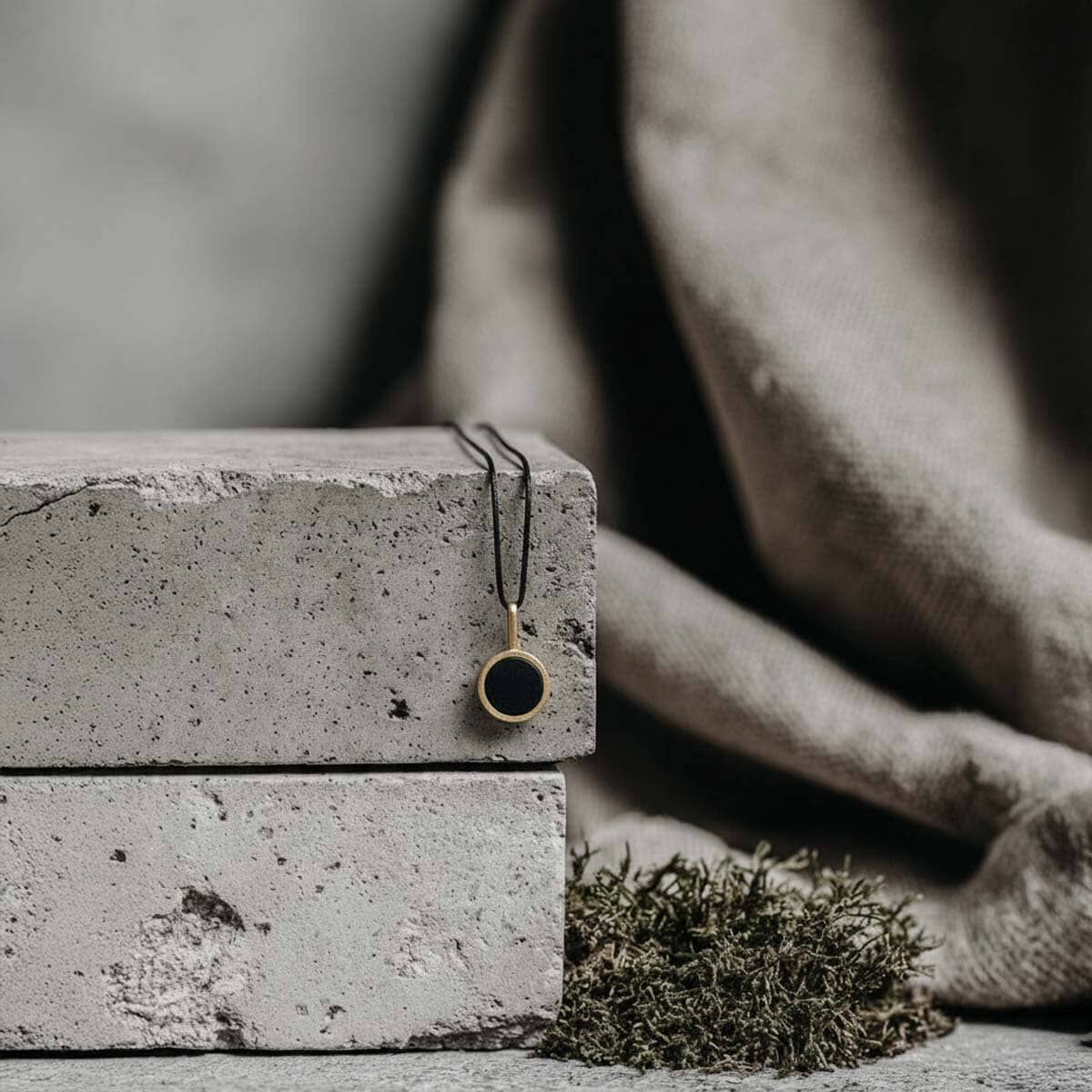 Round pendant necklace / שרשרת תליון עגול - studio oh design