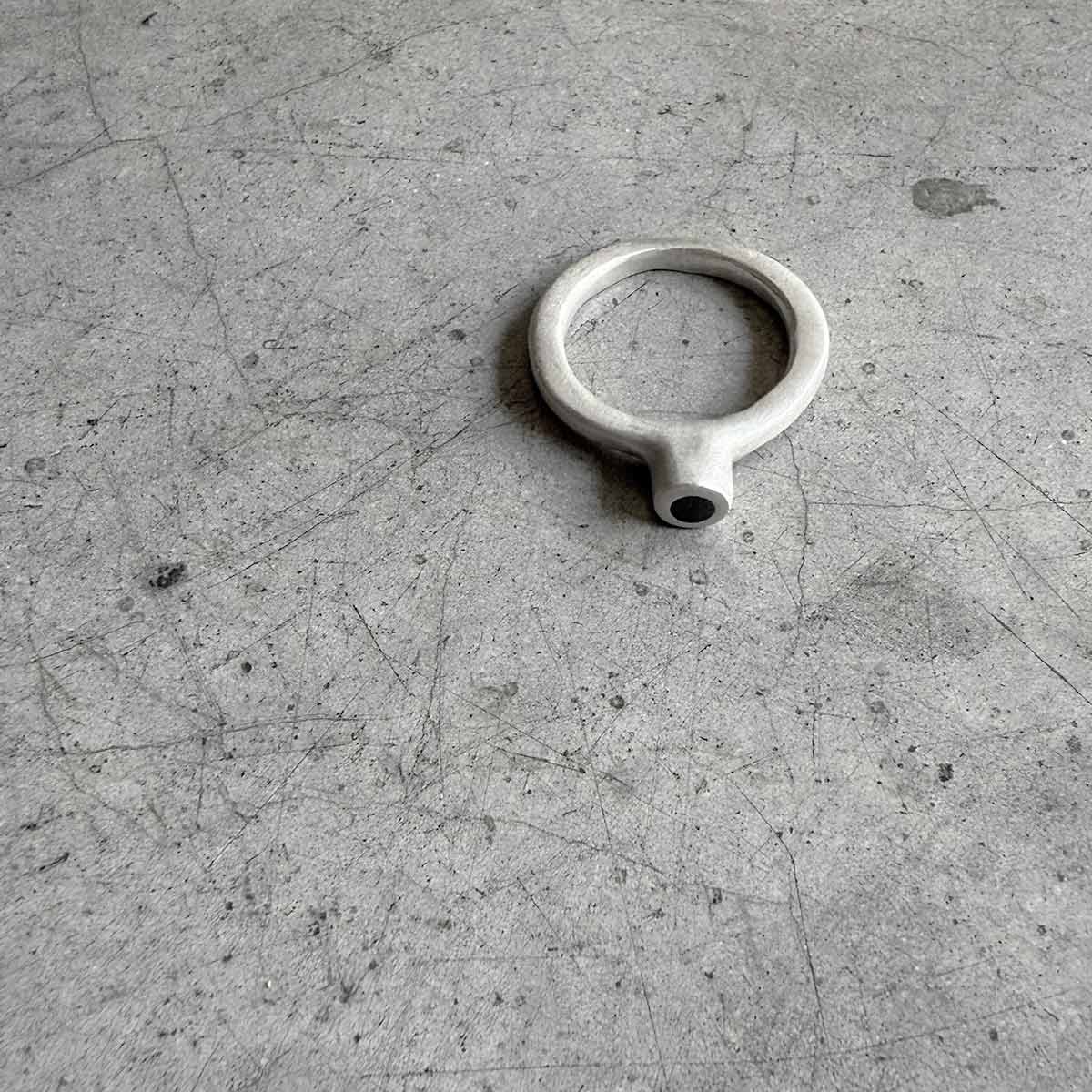 IKU ring with black polymer / טבעת איקו בשילוב פולימר שחור - studio oh design