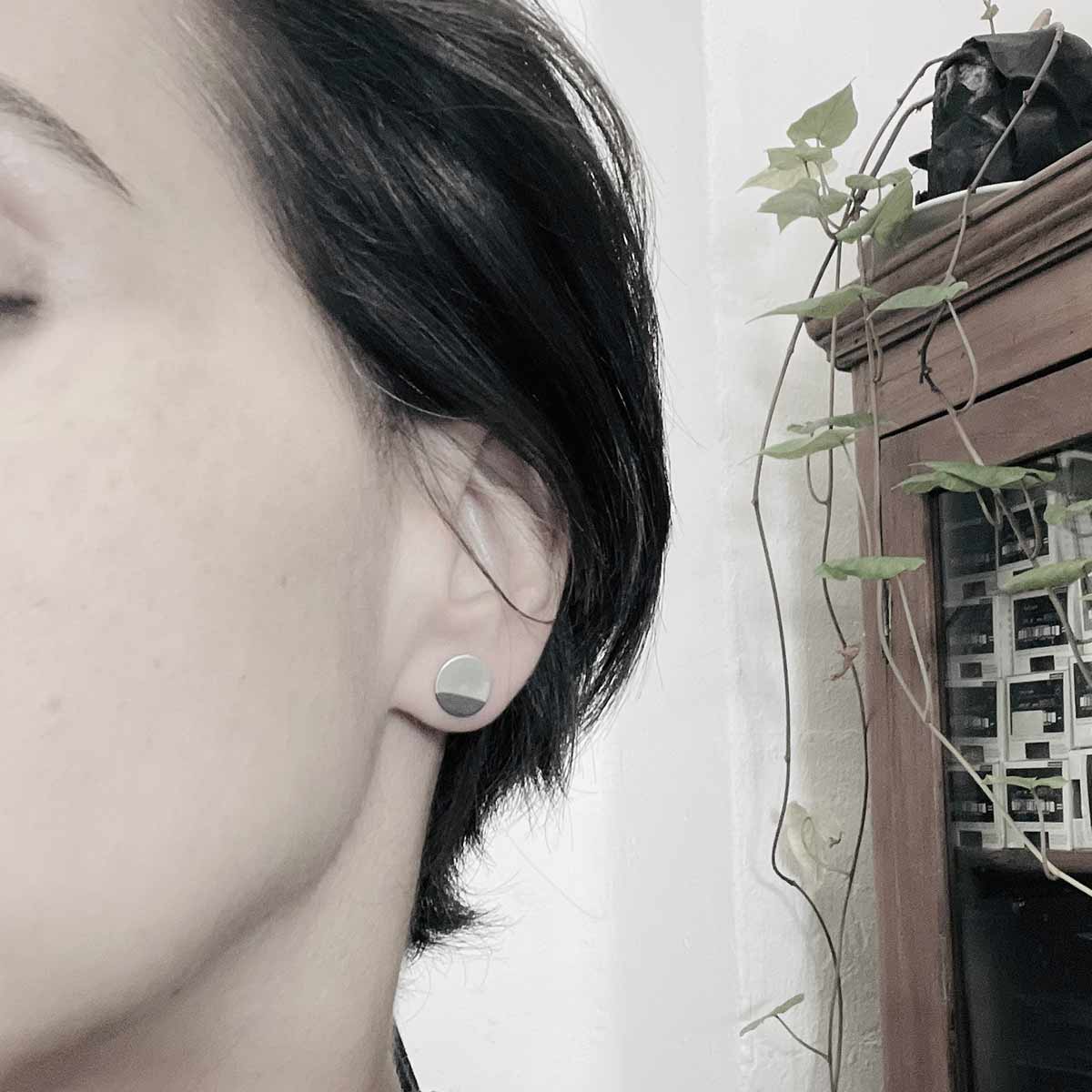 10mm Flat silver earrings / UNISEX / עגילי הרחבה קטנים - יוניסקס - studio oh design