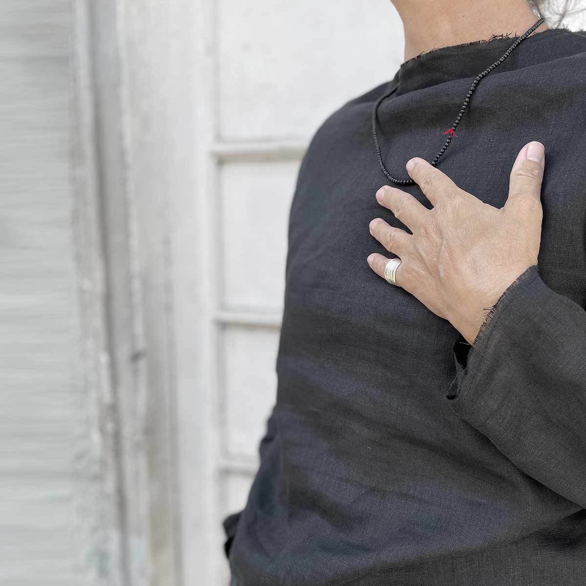 black linen top / חולצת פשתן שחורה - studio oh design