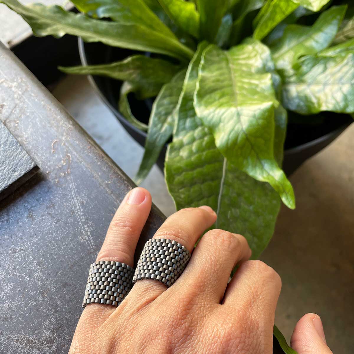 green/blue beads ring / טבעת חרוזים סרוגה ירוק/כחול - studio oh design