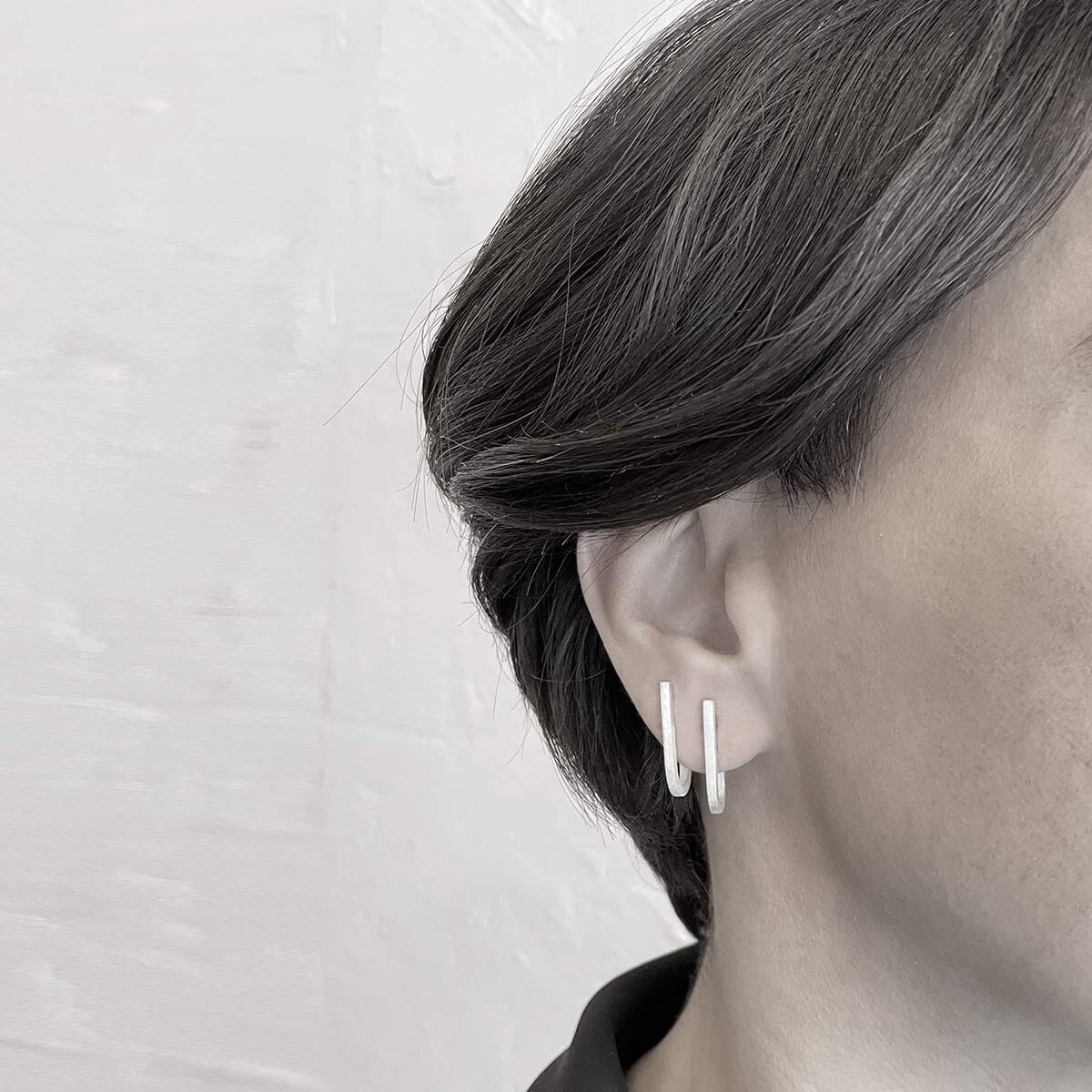 middle size narrow J earrings / צרים אורך ביניים J עגילי - studio oh design