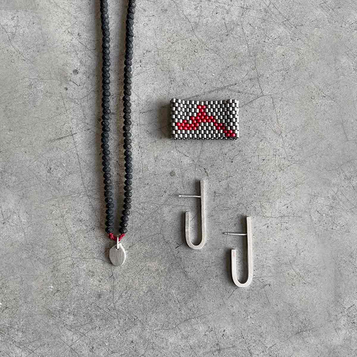 silver red beads ring / טבעת חרוזים סרוגה בכסף ואדום - studio oh design