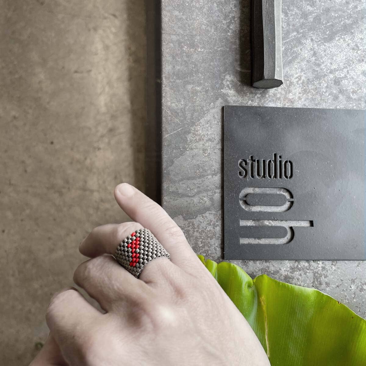 silver red beads ring / טבעת חרוזים סרוגה בכסף ואדום - studio oh design