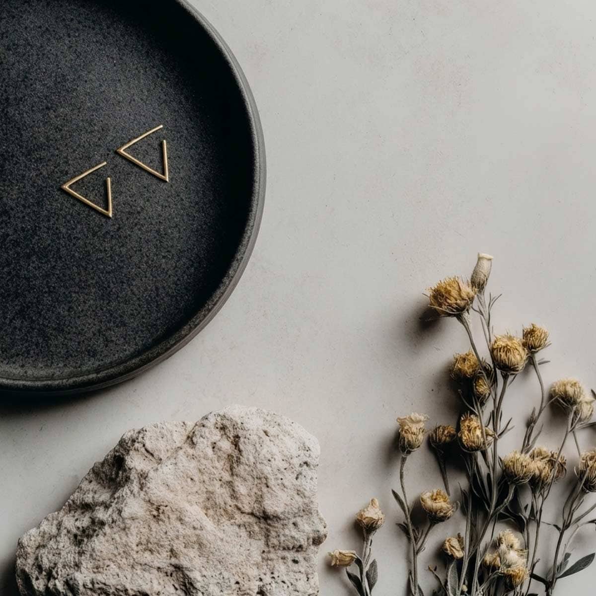 GOLD PLATED Triangle earrings / unisex / עגילי משולש תלוי בציפוי זהב