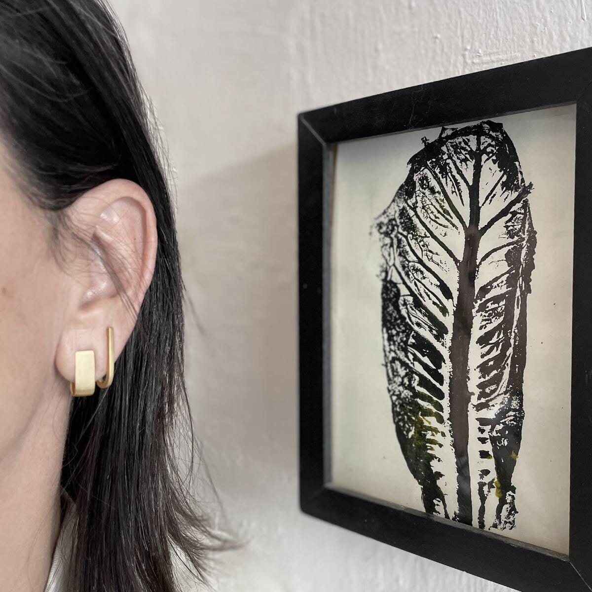 18K GOLD PLATED narrow J earrings / צרים אורך ביניים בציפויי זהב J עגילי - studio oh design