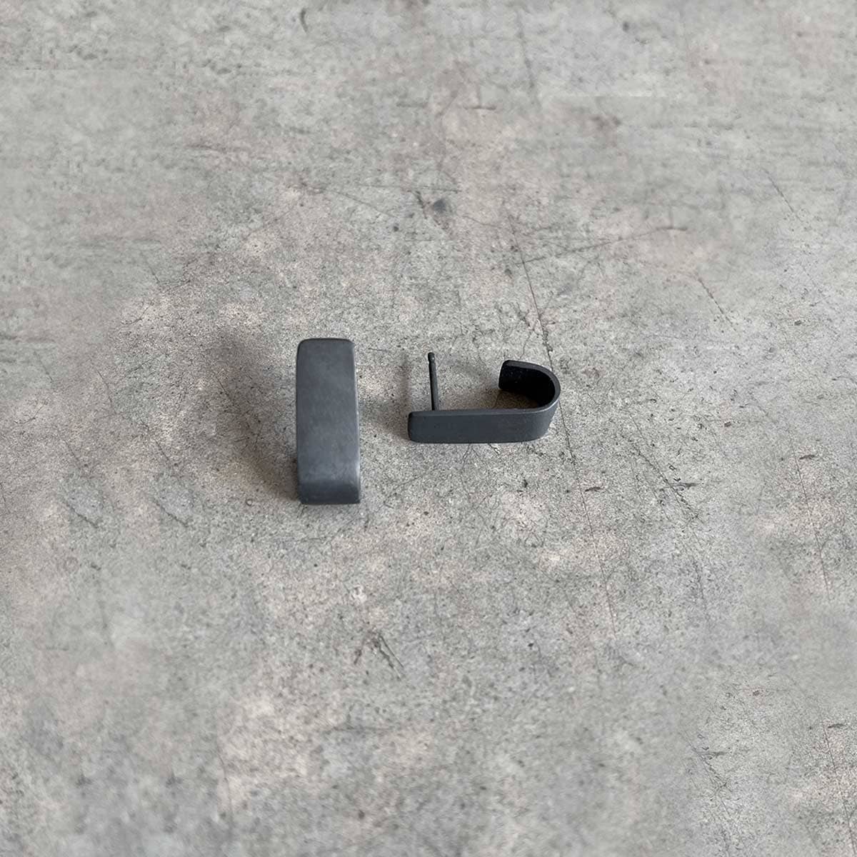 Medium wide J earrings /  רחבים J עגילי - studio oh design