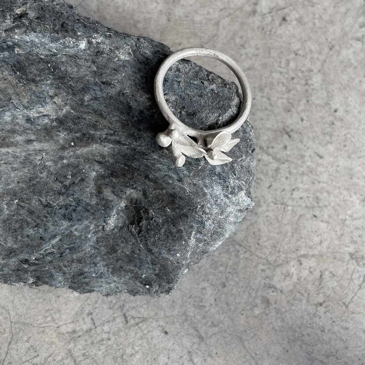 Botanical ring / טבעת בוטנית - studio oh design