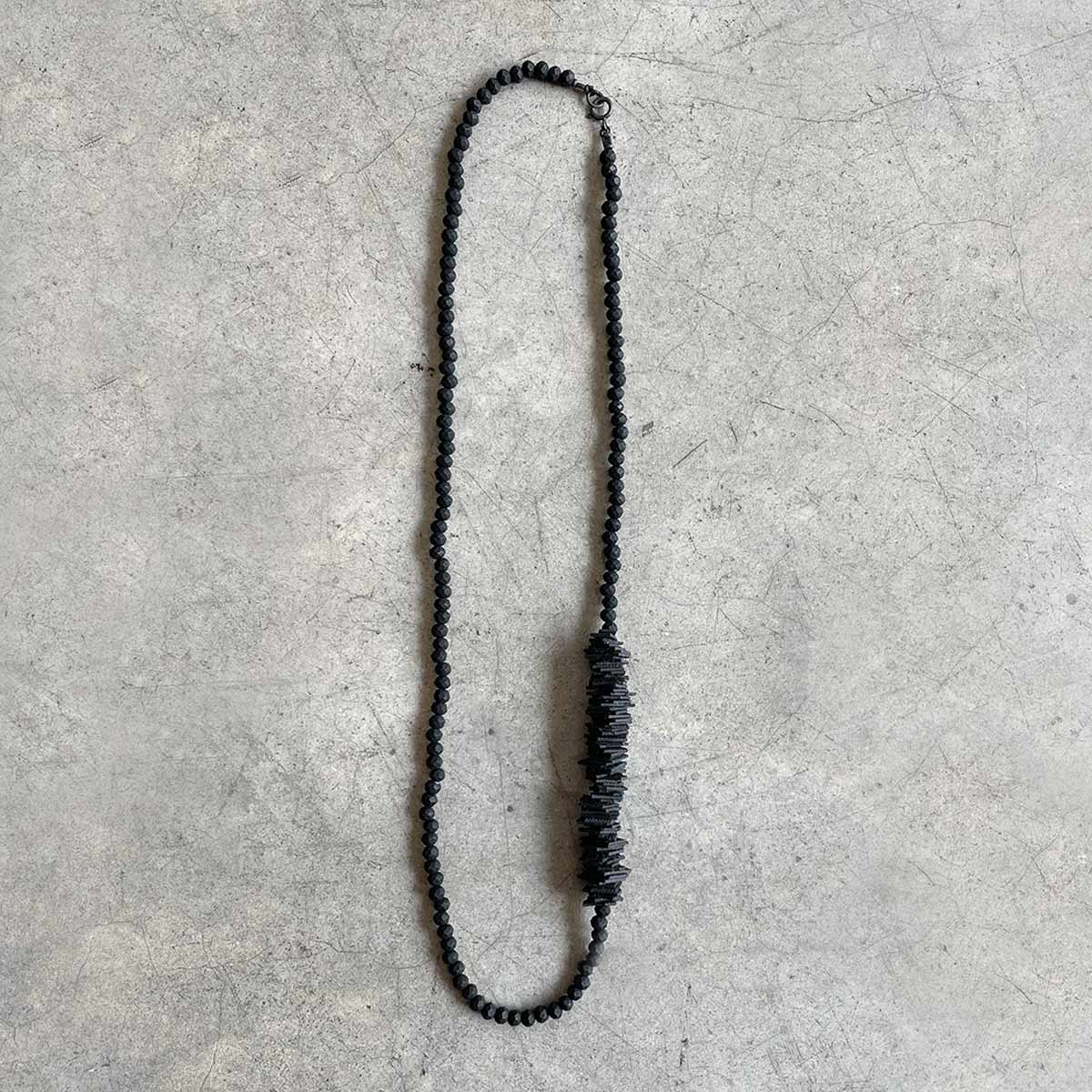 short CRYSTAL NECKLACE with rubber squares / שרשרת קריסטלים קצרה בשילוב רצועות גומי - studio oh design