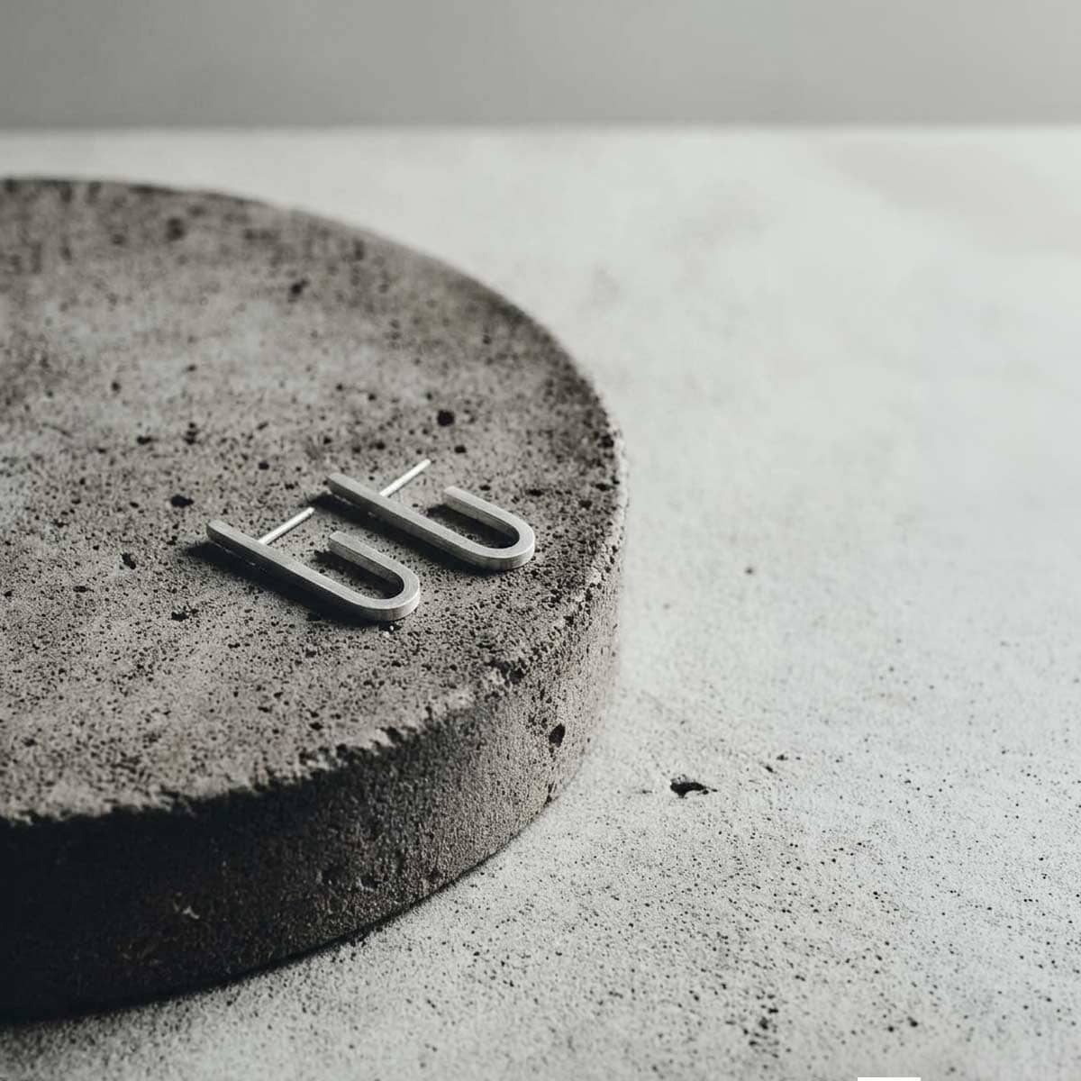 large narrow J earrings / צרים גדולים J עגילי - studio oh design