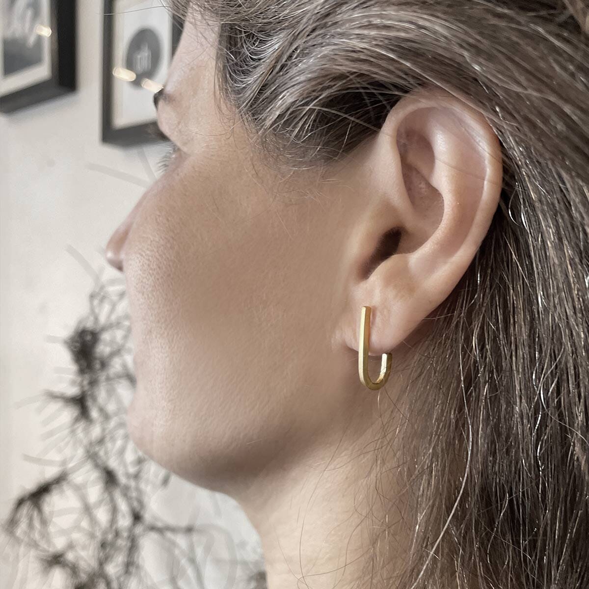 18K GOLD PLATED narrow J earrings / צרים אורך ביניים בציפויי זהב J עגילי - studio oh design