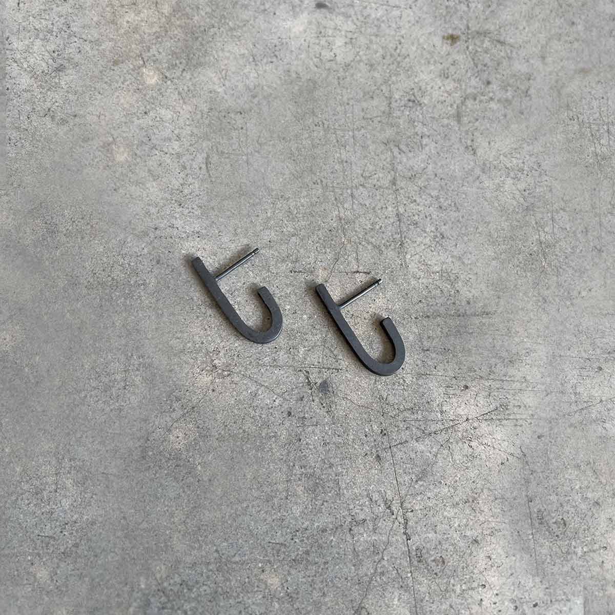 middle size narrow J earrings /  צרים אורך ביניים J עגילי - studio oh design