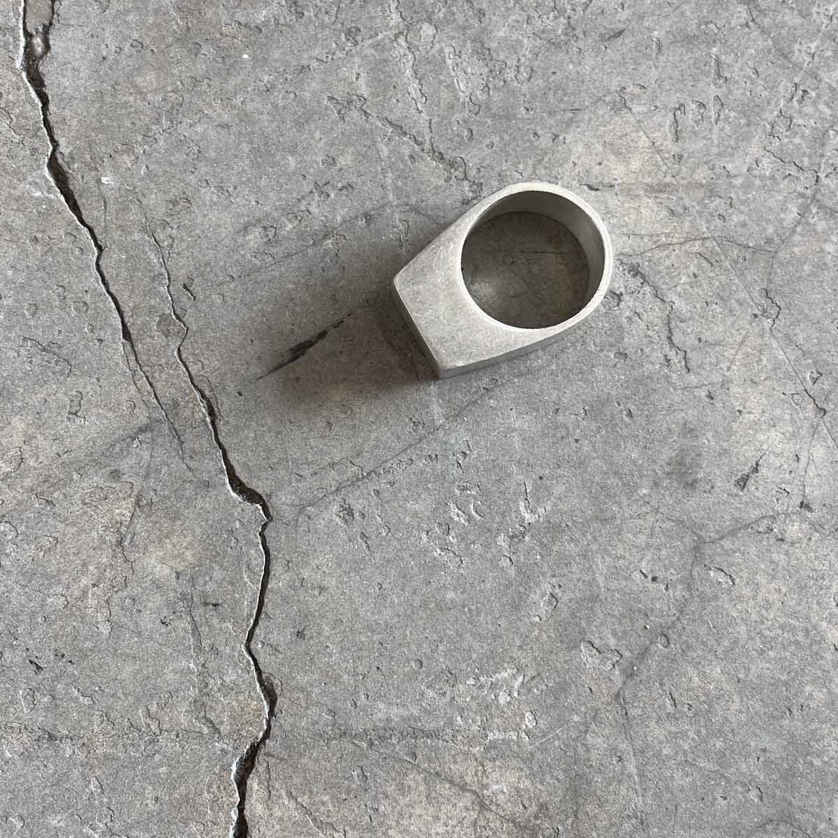 PINKY SEAL RING / טבעת חותם לזרת - studio oh design