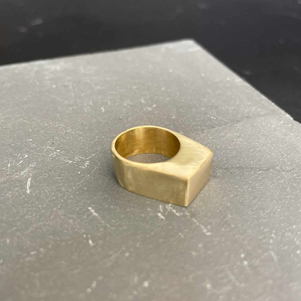 PINKY SEAL RING / טבעת חותם לזרת - studio oh design