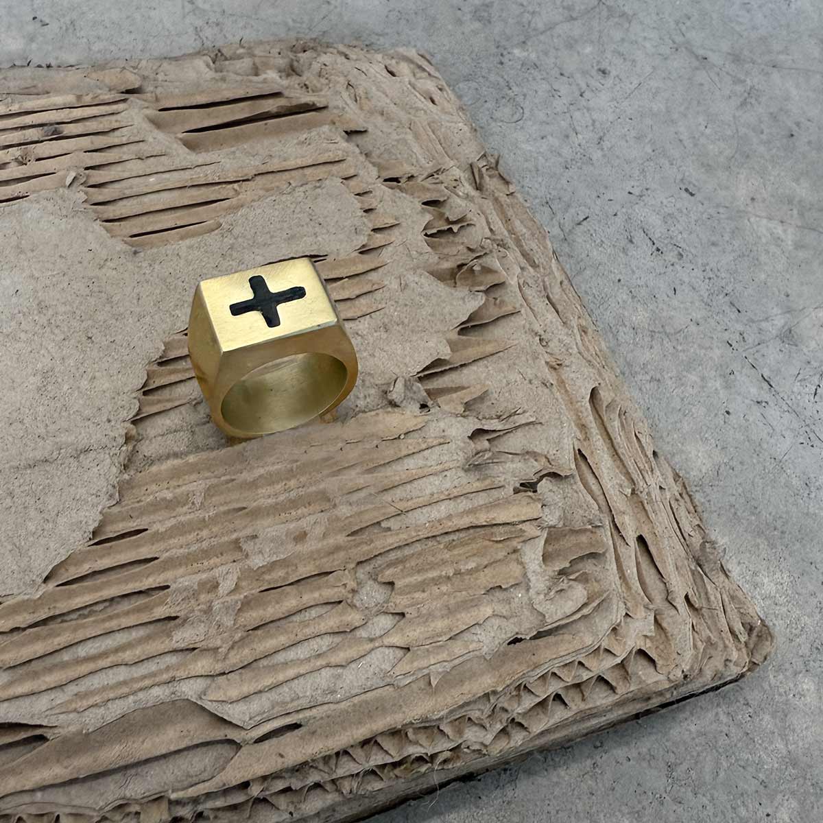 brass plus ring / טבעת פלוס בראס - studio oh design