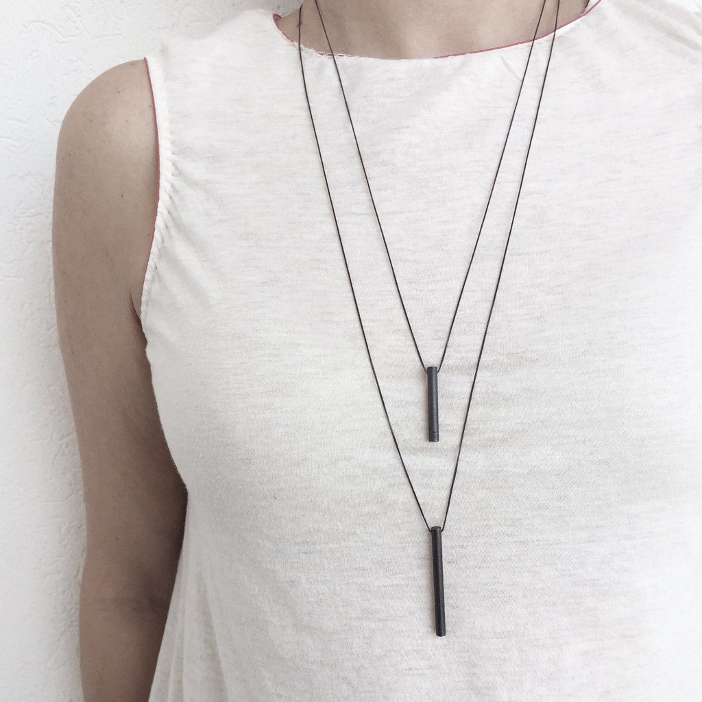 30mm Silver Cylinder necklace - unisex / שרשרת גליל קצר - יוניסקס - studio oh design