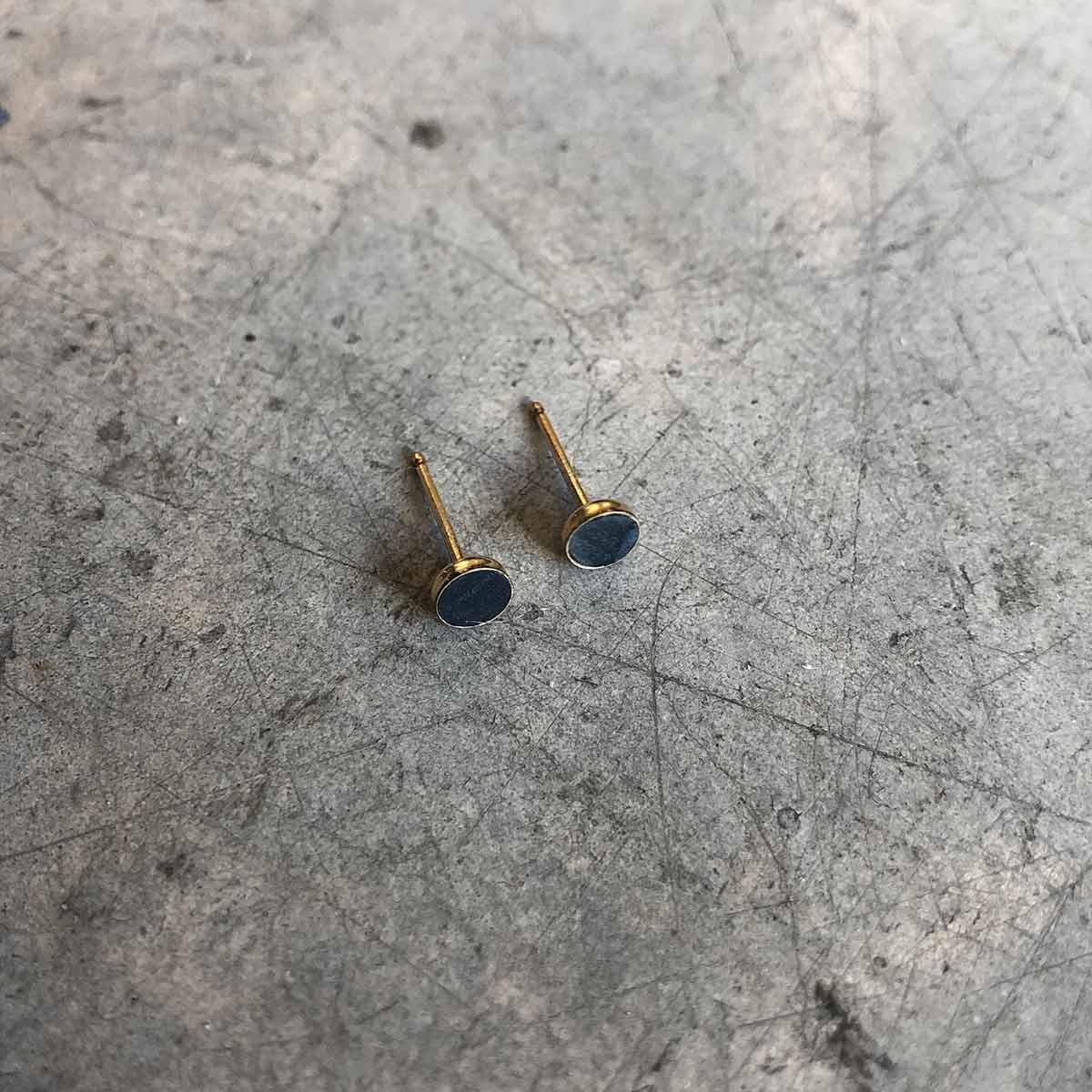 3 mm round Goldfield earrings / עגילי עיגול  3 מ&quot;מ גולדפילד - studio oh design