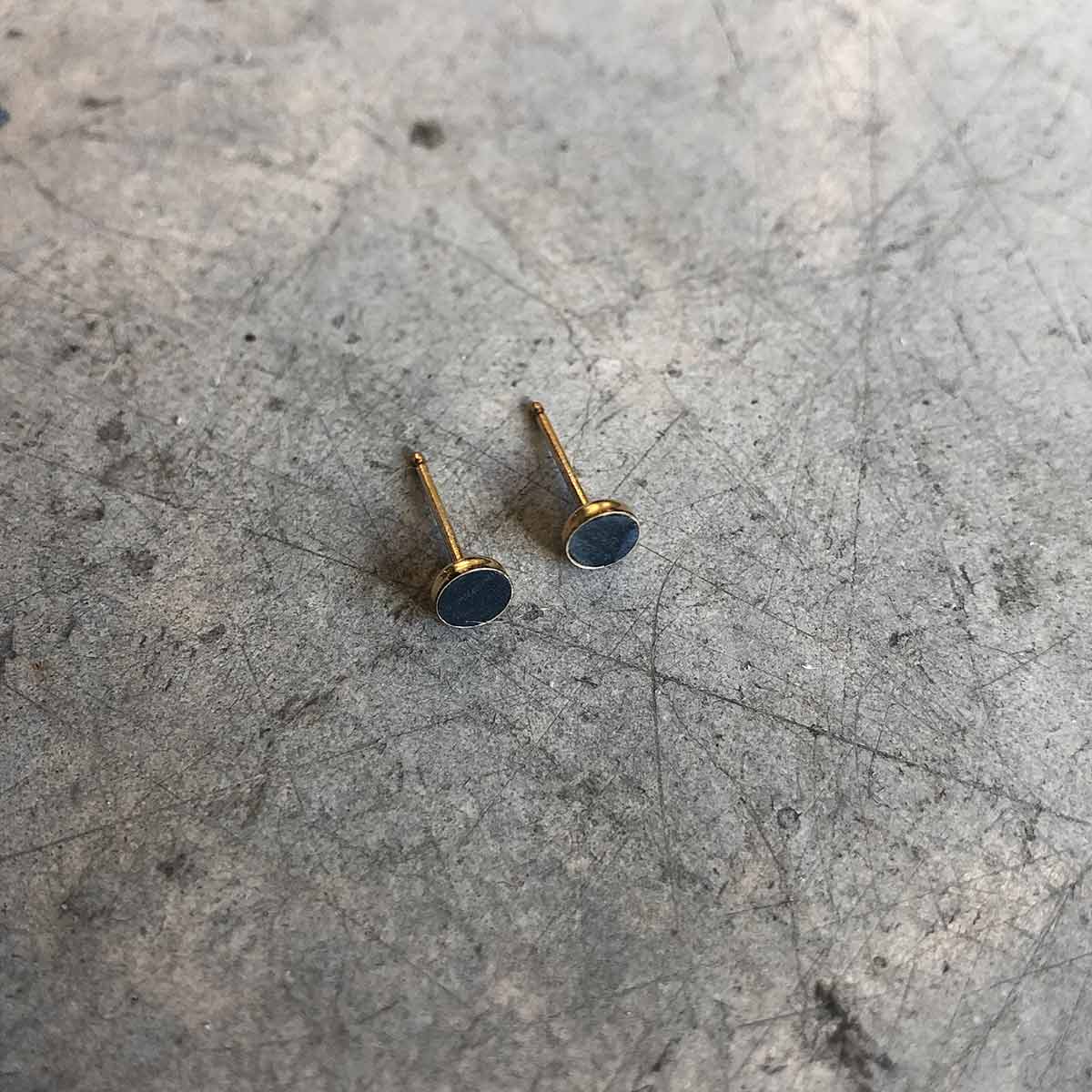 3 mm round Goldfield earrings / עגילי עיגול  3 מ"מ גולדפילד - studio oh design