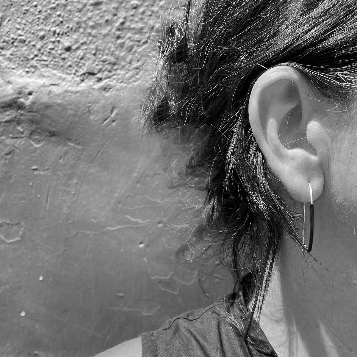 Black D earrings / שחורים D עגילי - studio oh design