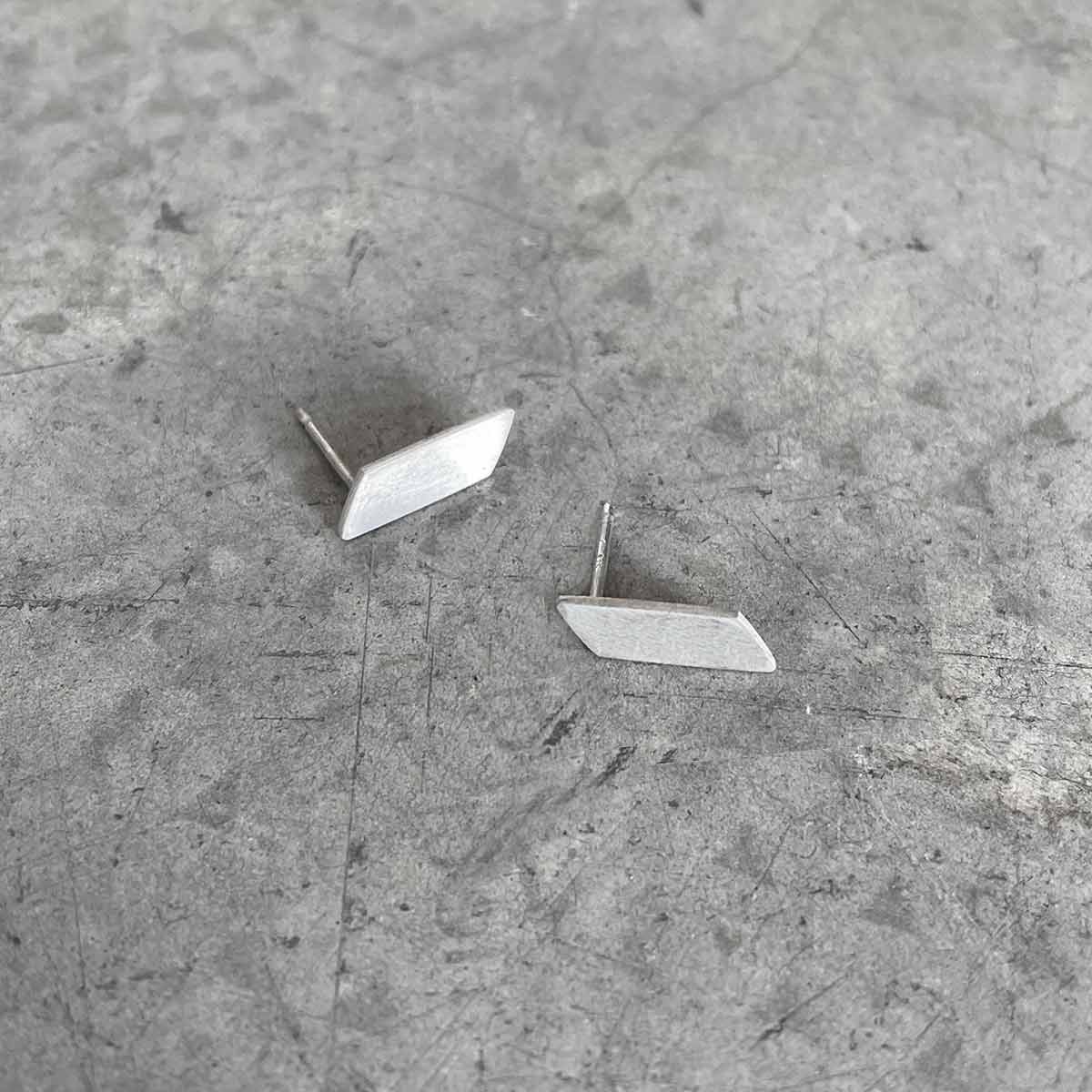 Diagonal stripe earrings / עגילי פס אלכסוני - studio oh design