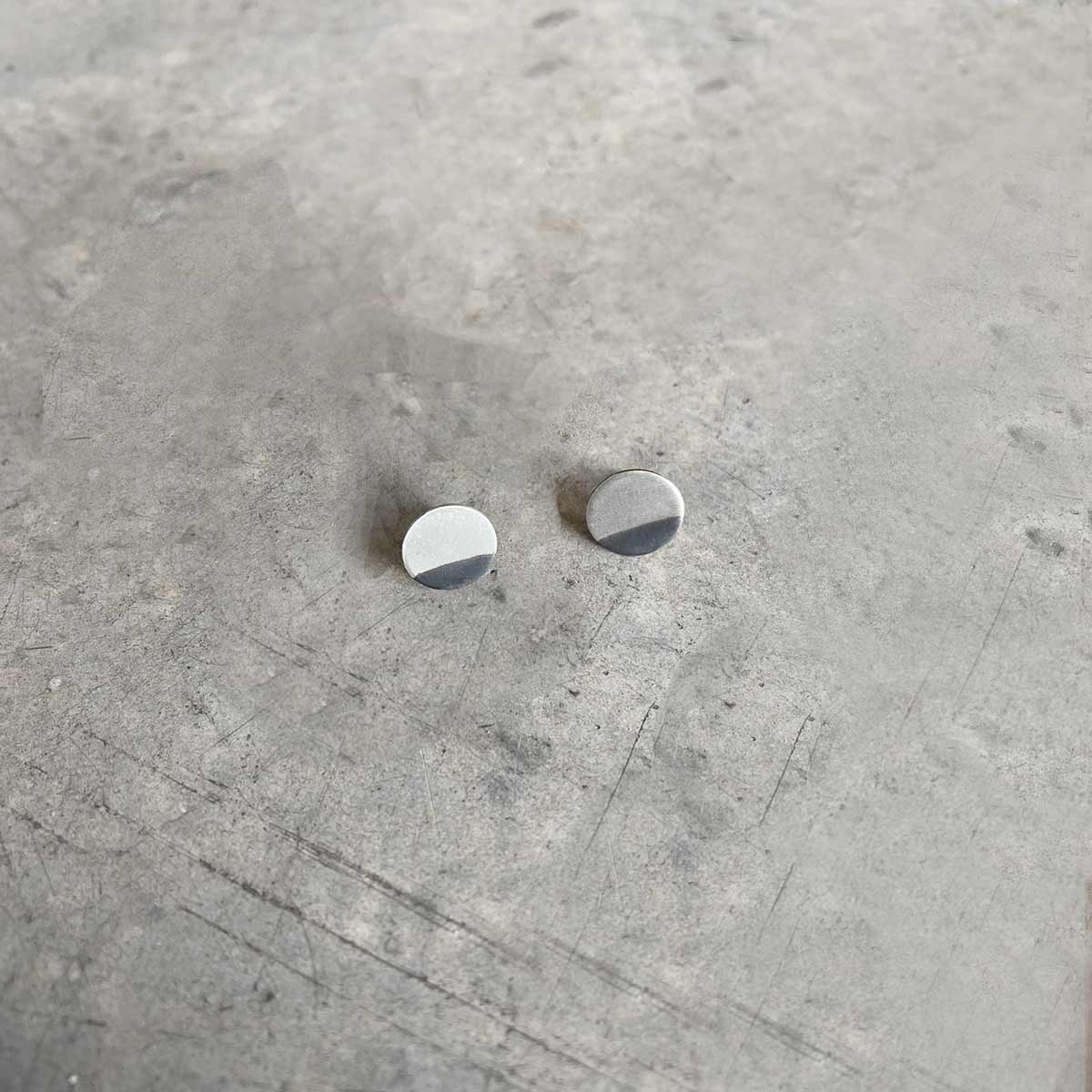 10mm Flat silver earrings / UNISEX / עגילי הרחבה קטנים - יוניסקס - studio oh design