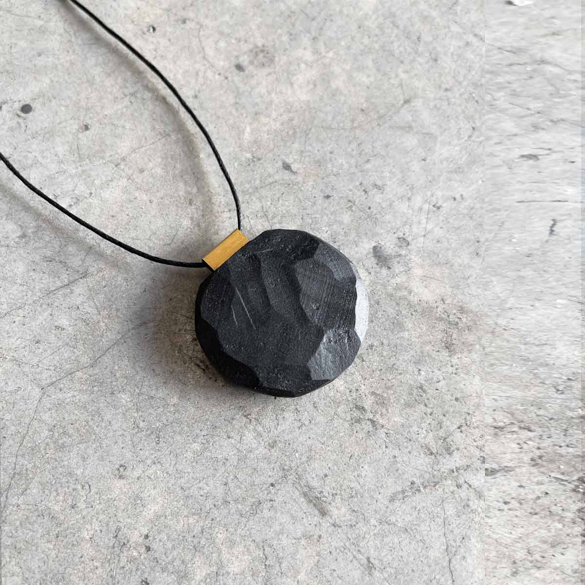 Flat circle Necklace / שרשרת עיגול שטוח שחור - studio oh design