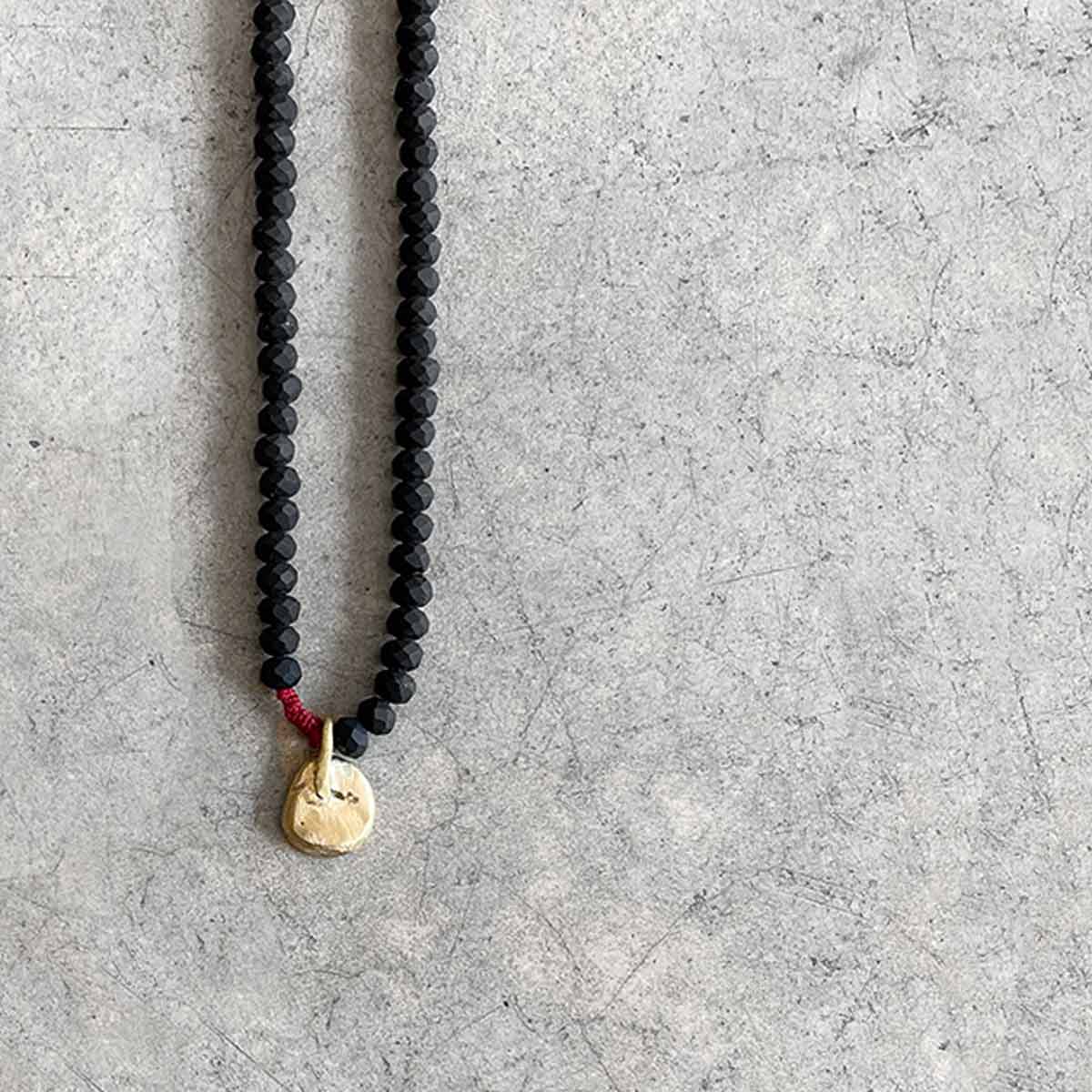 Crystal necklace with amorphous pendant / שרשרת קריסטלים עם תליון אמורפי - studio oh design