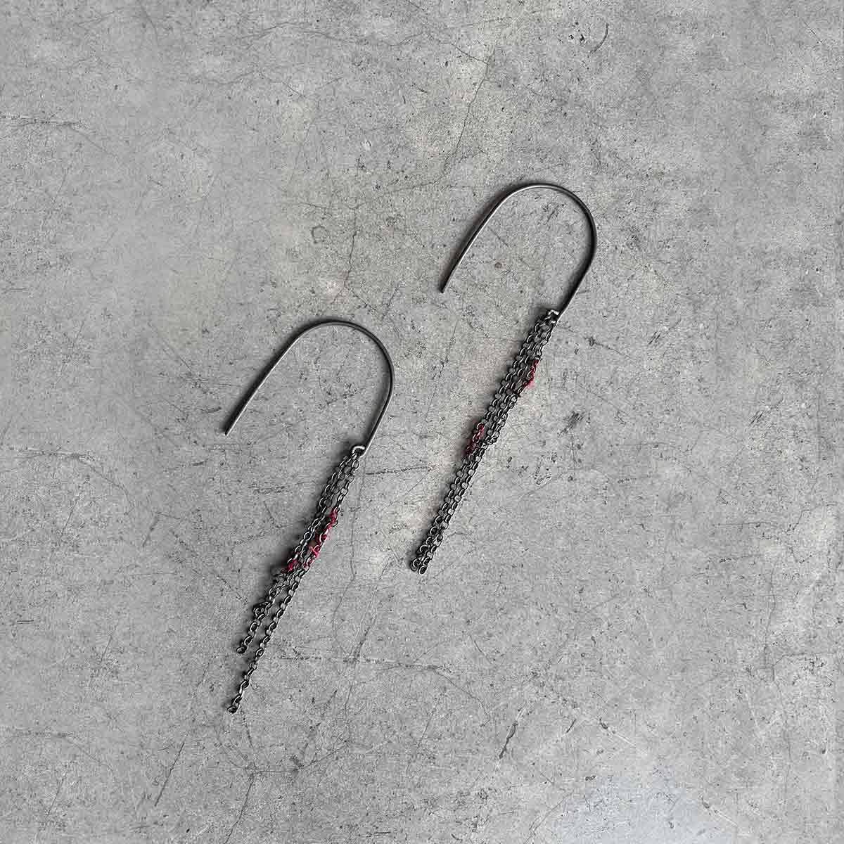 chain earrings /  עגילי שרשרת עם חוט אדום - studio oh design