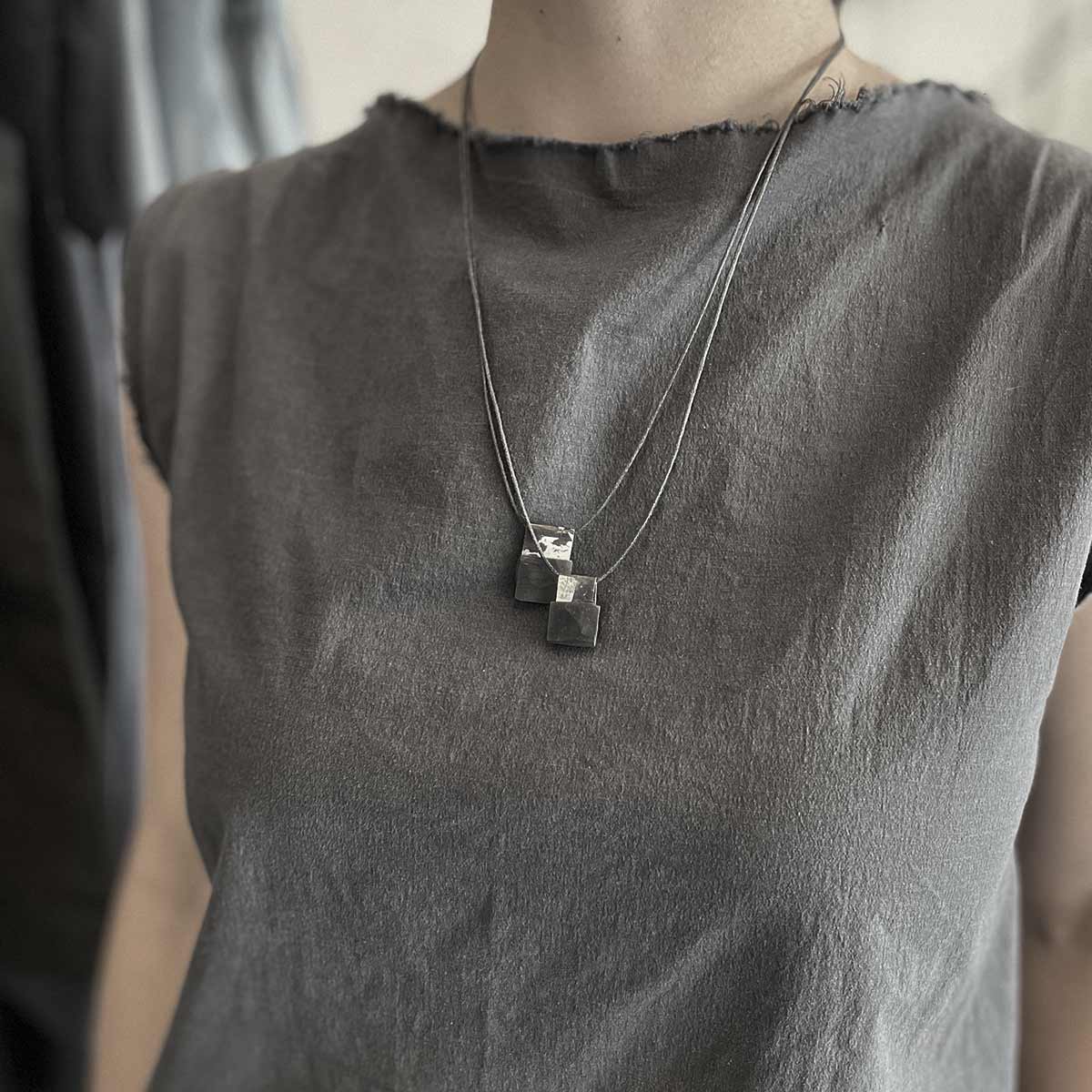 mini charm necklace / שרשרת קמע הפוך - studio oh design