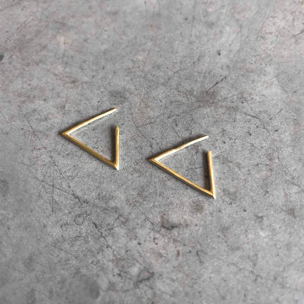 GOLD PLATED Triangle earrings / unisex / עגילי משולש תלוי בציפוי זהב - studio oh design