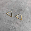 עגילי משולש תלוי מושחר - studio oh design