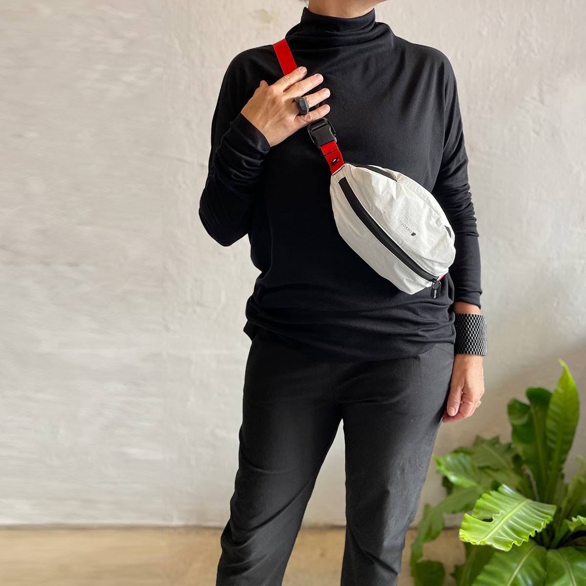 Long poly black top  / חולצת פולי ארוכה בשחור גרפיט - studio oh design