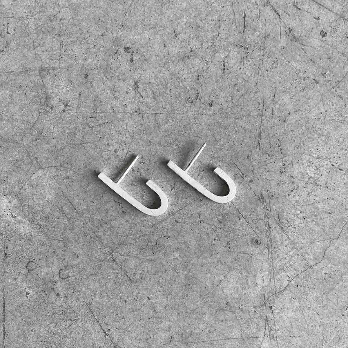 middle size narrow J earrings /  צרים אורך ביניים J עגילי - studio oh design