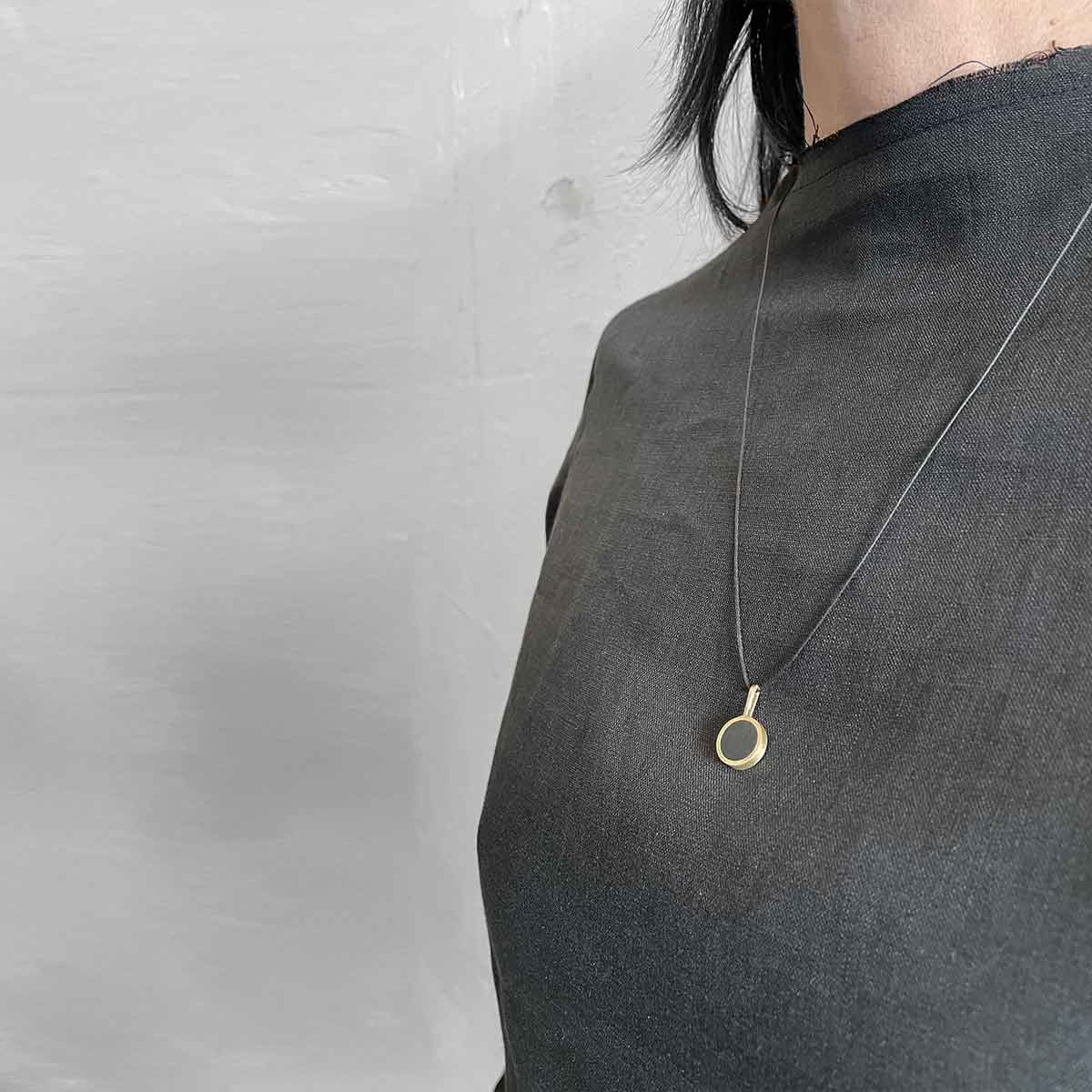 Round pendant necklace / שרשרת תליון עגול - studio oh design