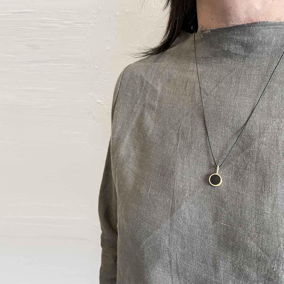 Round pendant necklace / שרשרת תליון עגול - studio oh design