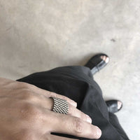 Silver beads ring / טבעת חרוזים סרוגה כסופה - studio oh design