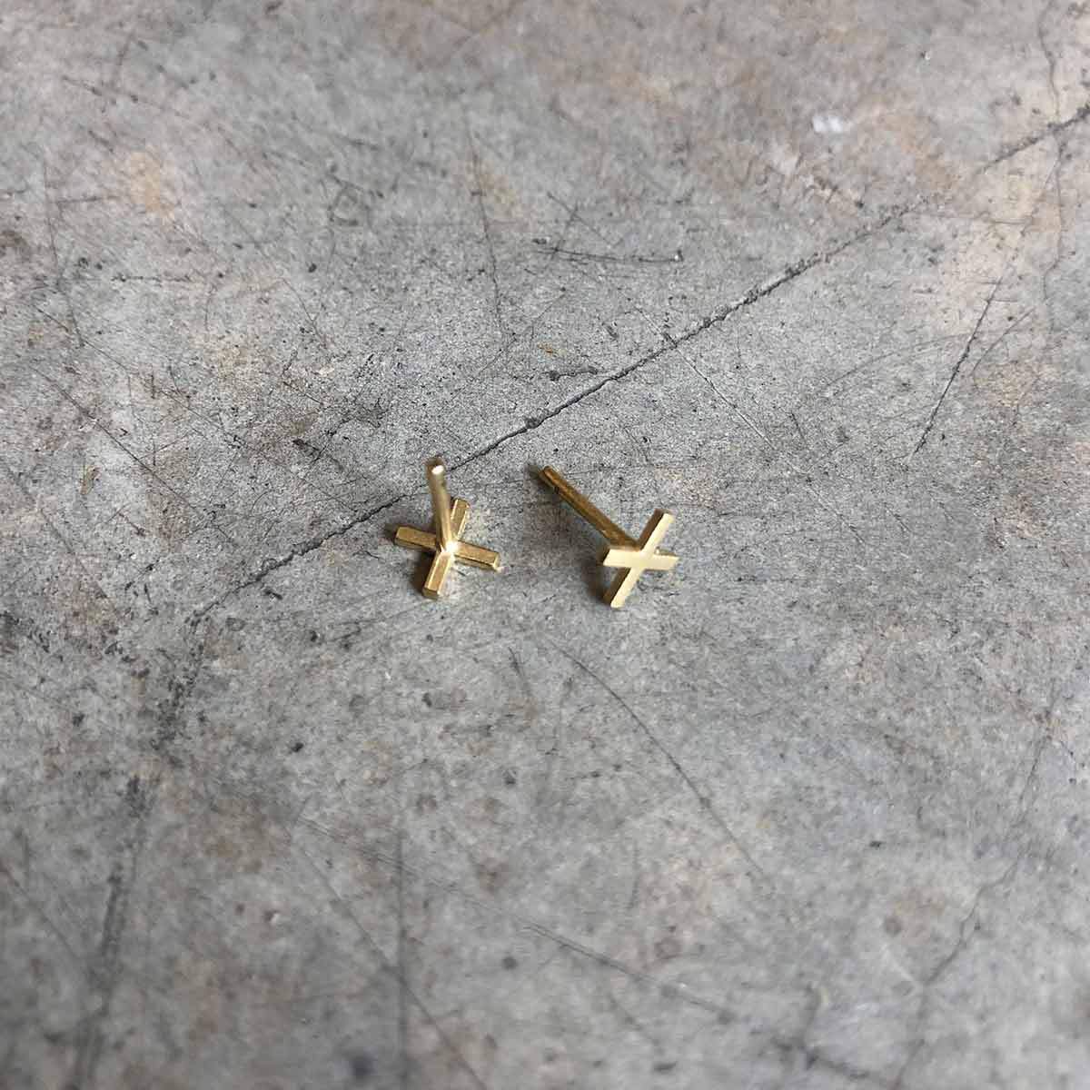 Gold plated X studs / unisex / עגילי איקס בציפוי זהב - studio oh design